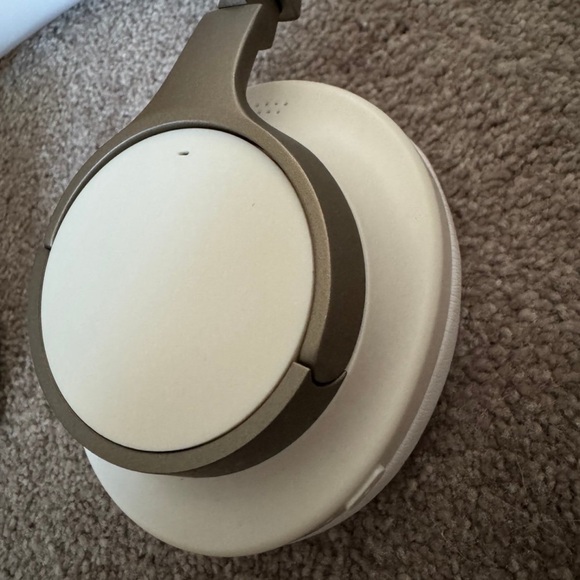 Heyday Over the Ear Noise Cancelling Headphones - Picture 4 of 5
